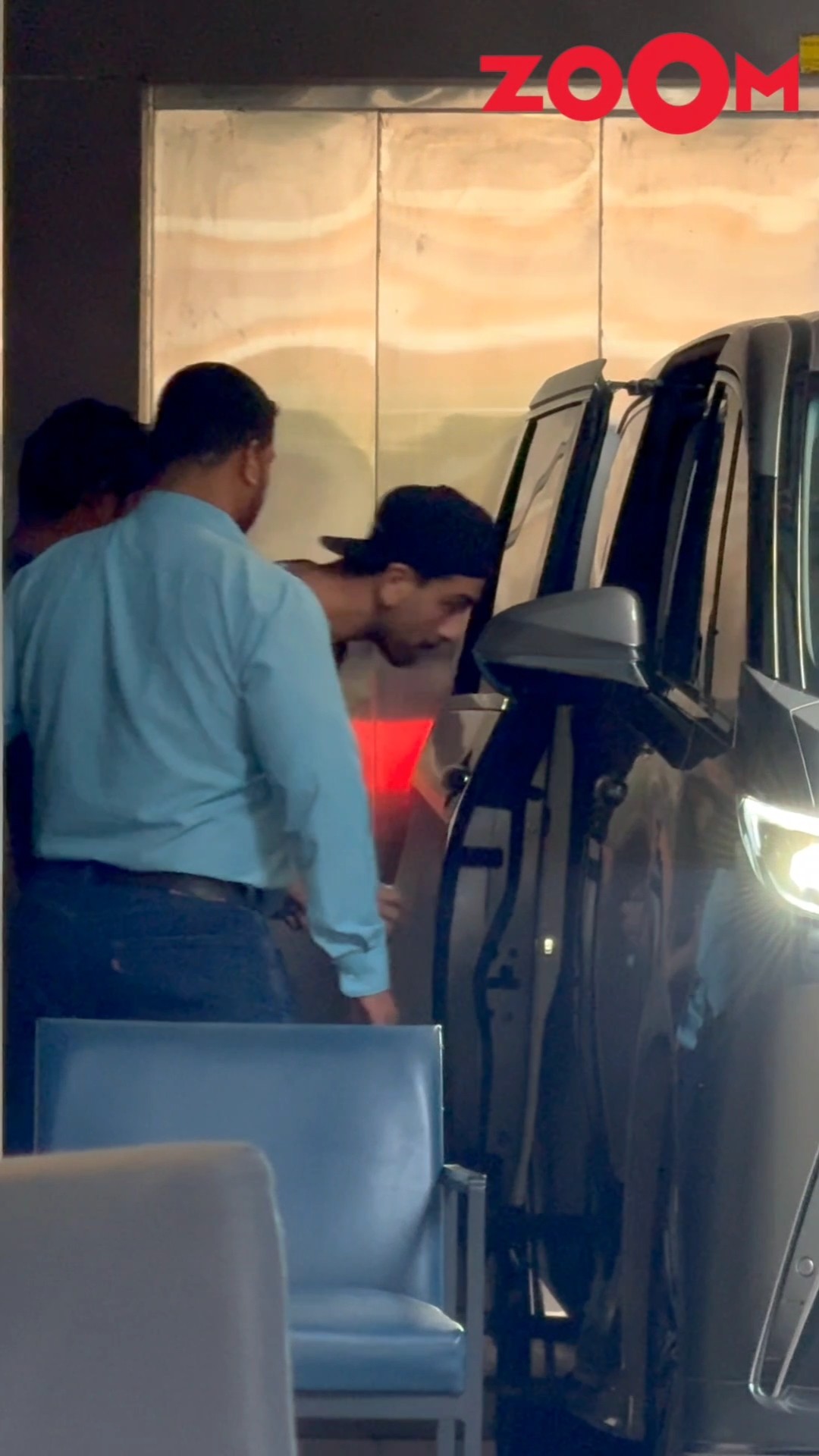 Ranbir Kapoor RUSHES inside his car as he is spotted leaving a building #shorts #ranbirkapoor