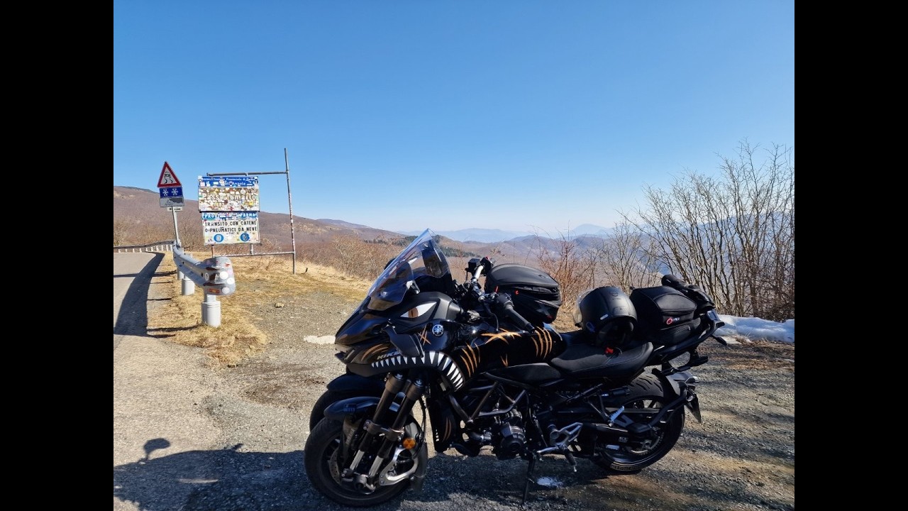 Yamaha Niken am Passo del Tomarlo