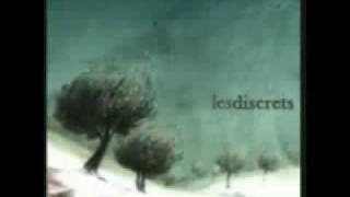 Video thumbnail of "les discrets - pensées sous les nuages.flv"