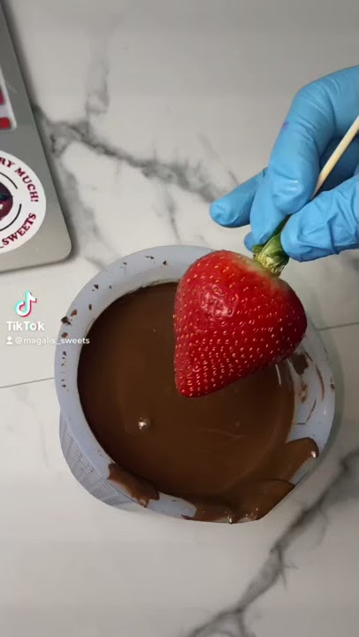 The simple way to do chocolate covered dessert 👊🏼 For the beginner o