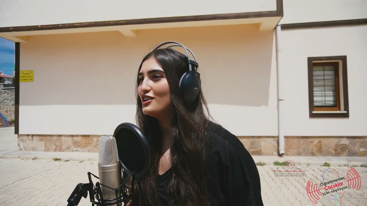 Gül Altında Gergef İşler(Öğretmenler Çocuklar İçin Söylüyor)