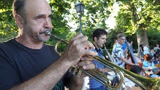 La banda del Ángel Caído: "Out Of Nowhere" - Busking