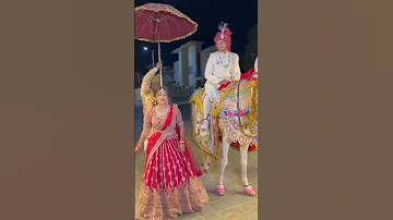 Lo chali Mai apne Dewar ki barat Leke Bollywood songs dance indian marriage 😍#shortvideo