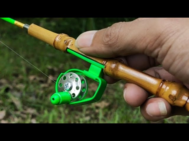 Bushcraft Fishing Rod and Spinning Reel made in the Woods 
