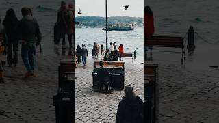 Surprise performance in Ortaköy #evgenygrinko #istanbul #piano #outdoors Resimi