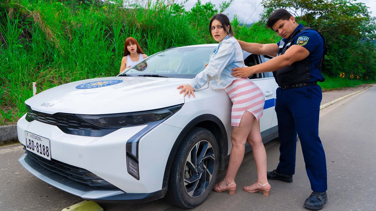 Policías corrupto detiene a la hija del comandante si saber quien era ella