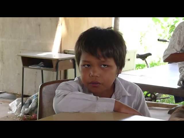 YouTubeでBlind Cambodian boy from RICE Organisation singingを視聴 YouTubeでBlind Cambodian boy from RICE Organisation singingを視聴