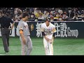 【MVP㊗️】日本シリーズ第4戦ホークス栗原陵矢選手　両チームからヤジが飛ぶ中😱死球を受けても爽やかな男✨✨歩み寄る中島選手😝　2020.11.25