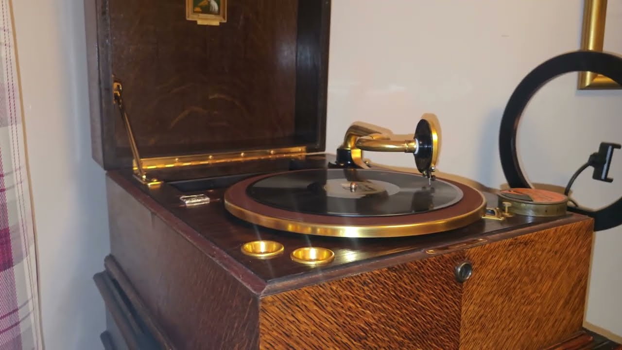 Moanin ~ Mills Blue Rhythm Band ~ 1931? Brunswick 78rpm ~ HMV 461 Gramophone