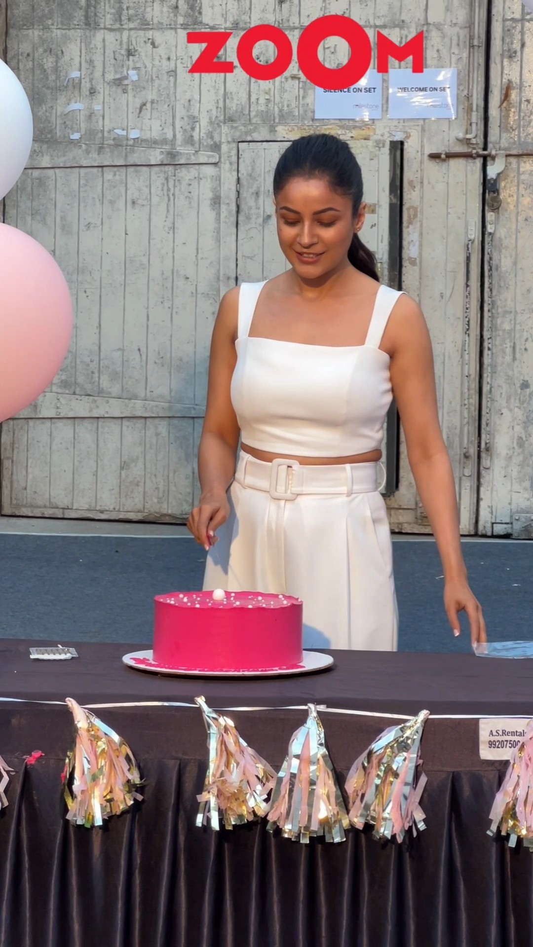 Shehnaaz Gill CELEBRATES her birthday with paps ? #shehnaazgill #shorts