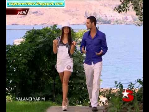 Merve Sevi Tatilde Mini Etek Hoş Bacaklar