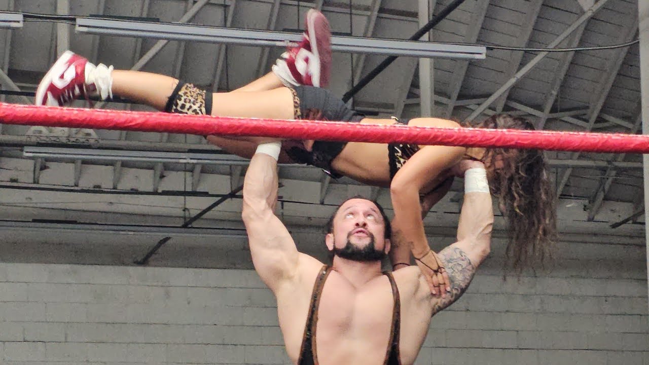 Johnnie Robbie vs Che in an Intergender ladder match (DTLA) (11.14.25)