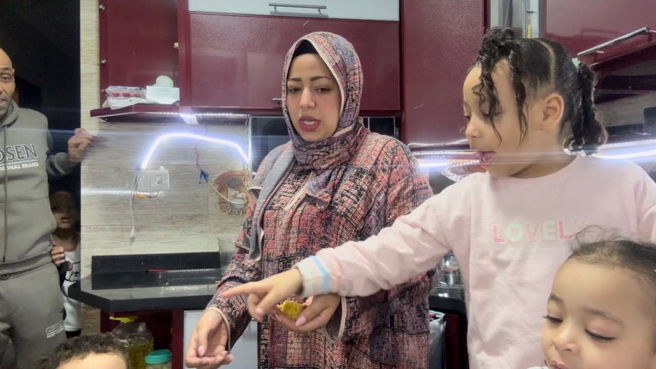 اتجمعوا عليا في المطبخ 😇 عملتلهم الحلو كله 🥰