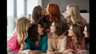 🔥💋 Kiss in Bed! Beautiful Women Share a Tender Moment of Passion and Connection