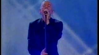 R.e.m. - "Leaving New York" @ "Festivalbar" (Italy, Arena di Verona, 18/09/2004)