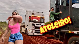 Passei a noite atolada no barro. Foi assustador!