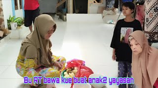 The neighborhood head brings cakes for the children #dedymulyadi #sinauhurip #egoadriano #partitv...