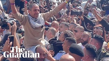 Huge crowds welcome freed Palestinian prisoners in Ramallah