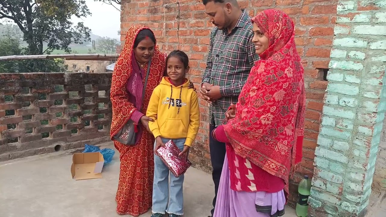 Khushi mein cake kata Hai Reena Yadav
