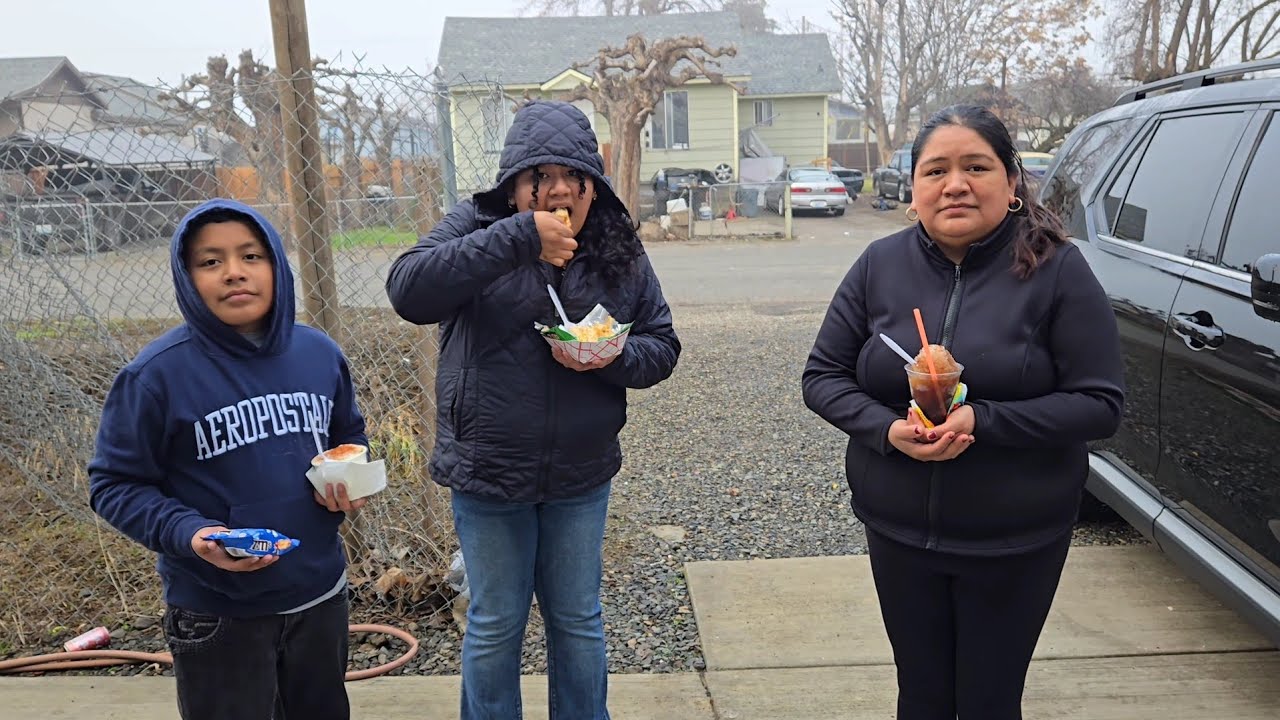 Después de un tiempo pasa el carro de los helados y hay de disfrutarnos un raspado