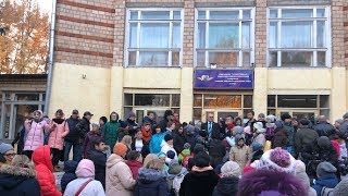 В Горках Ленинских закрыли единственную школу.Протест.Московская область / LIVE 07.11.18