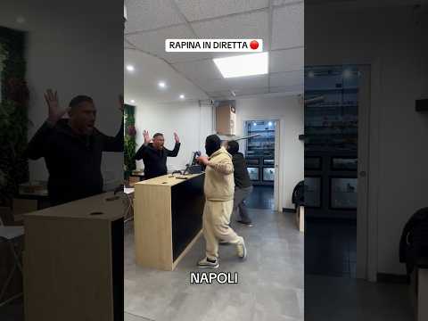 Video Sventata rapina in diretta a Napoli