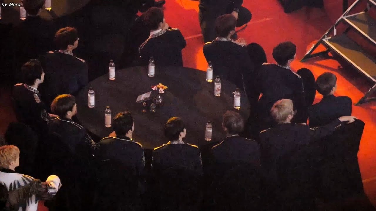 180214 워너원(Wanna One) 뉴이스트(NU'EST W) Look 무대 리액션 직캠 Fancam (2018 가온차트어워드) by Mera