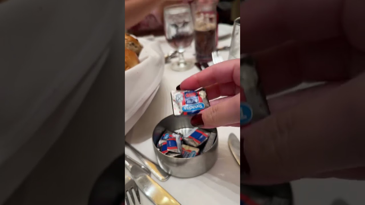 Investigación completada 😂🧈Esta semana en el Allure of the Seas todavía tenían Tonadita