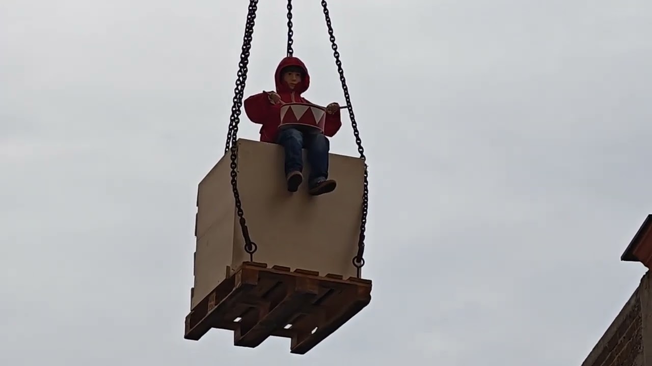 David Tremlett, Rain in Your Black Eyes – Per Ezio, e Maurizio Cattelan, Senza titolo, Panorama