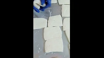 جبنة حلوم من حليب البقر الطازج حبايبي يسعدني ويشرفني زيارتكم لقناتيHalloumi Kaas Van Vars Koeimelk 