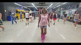 Supermodel beginner line dance (contra).