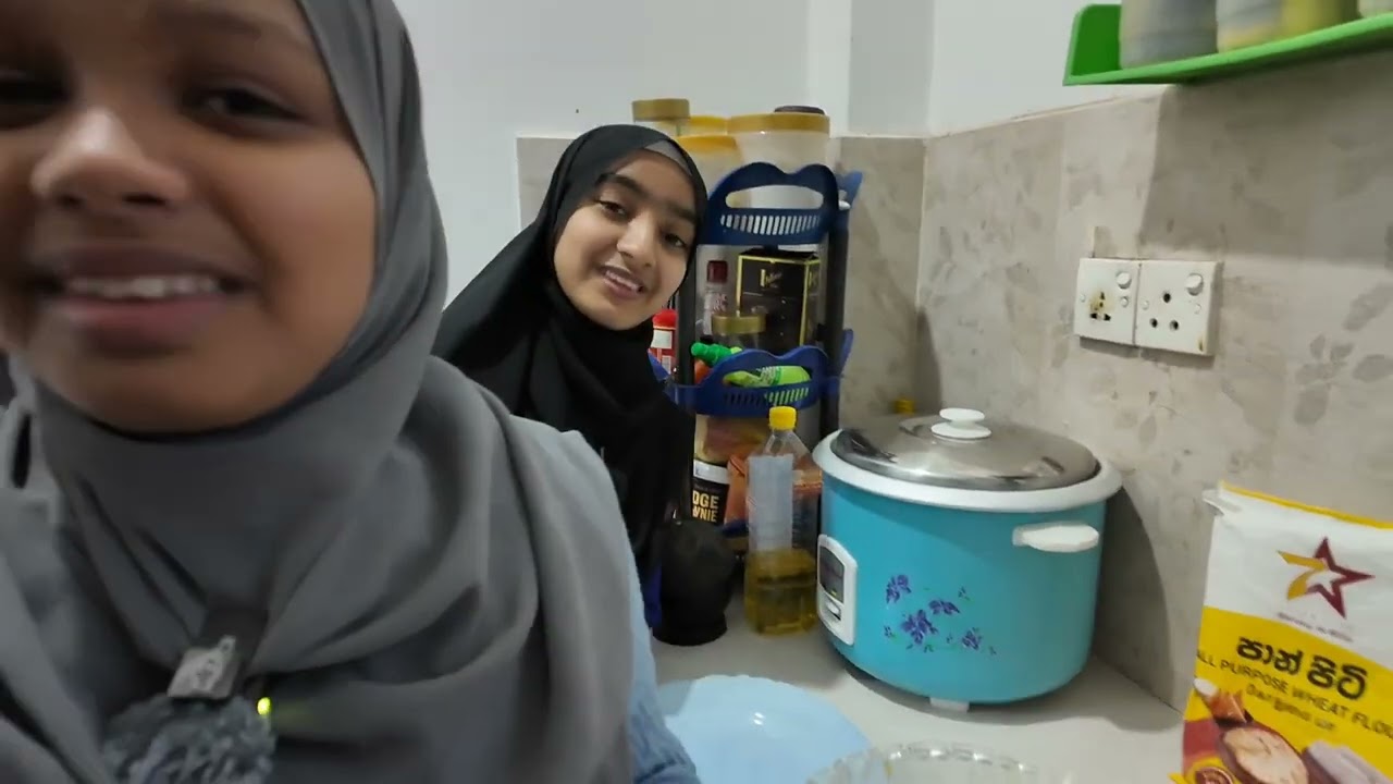 අක්ක යි නංගී දෙන්නම එකතු වෙල හදාපු කෑම