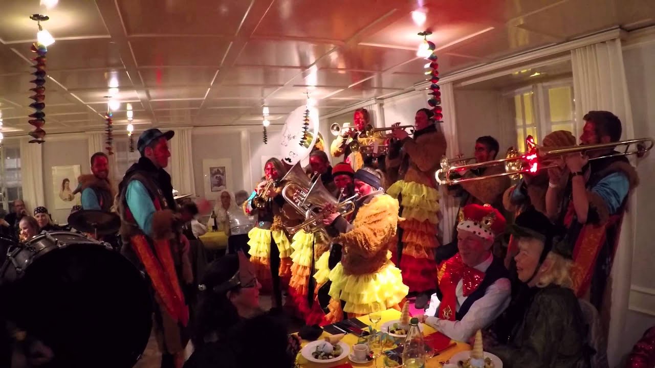 GUGGENMUSIK DIEBETORMTÖIBELER SURSEE