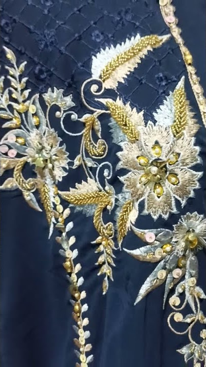 Kaftan payet mewah.