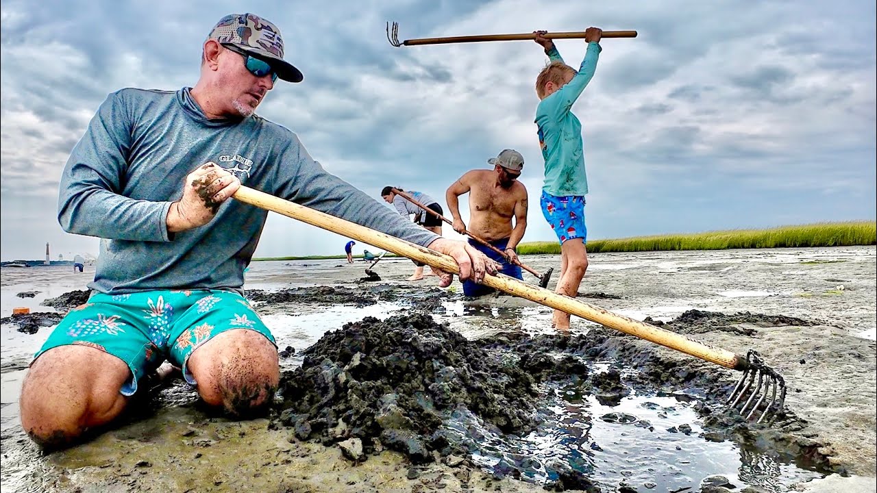 Clamming, Crabbing and Exploring a Massive 200 year old Light house (Catch and Cook)