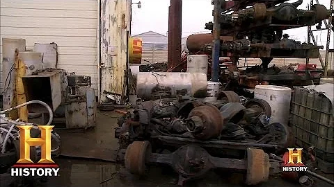 Big Rig Bounty Hunters: The Holdens Hit the Junk Yards (S2, E3) | History