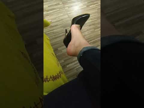 Feet Dangling 👠   Insta: @twinkle_ft2