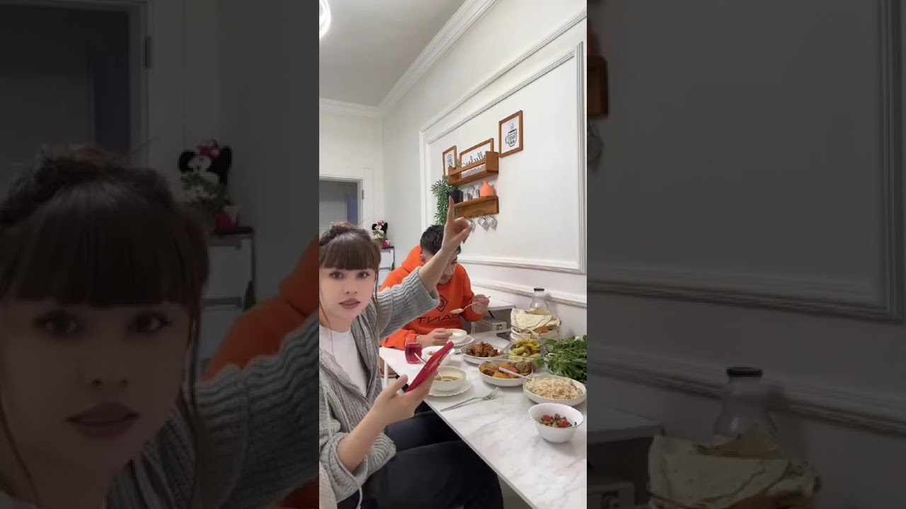 Nia və Maması Furkana Ləzzətli Yemək Biṣirdi🍲