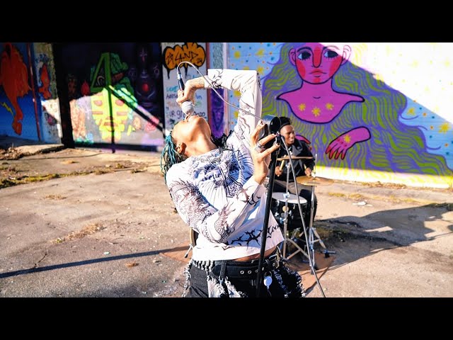 Forever the Rebel - FAV DRUG ft. Wix Patton (Visualizer) (FTR) auf YouTube ansehen Forever the Rebel - FAV DRUG ft. Wix Patton (Visualizer) (FTR) auf YouTube ansehen