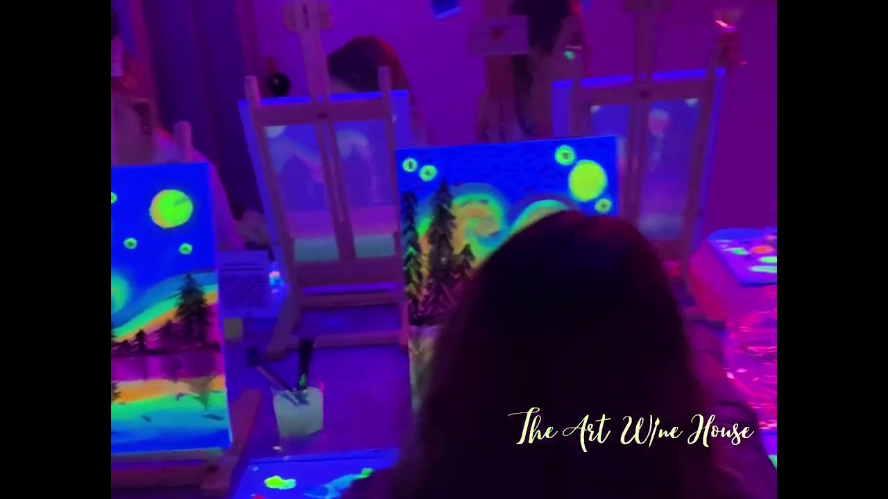 🎨🍷THE ART WINE HOUSE📍VALENCIA Pinta un cuadro neón fluorescente mientras bebes vino en Valencia