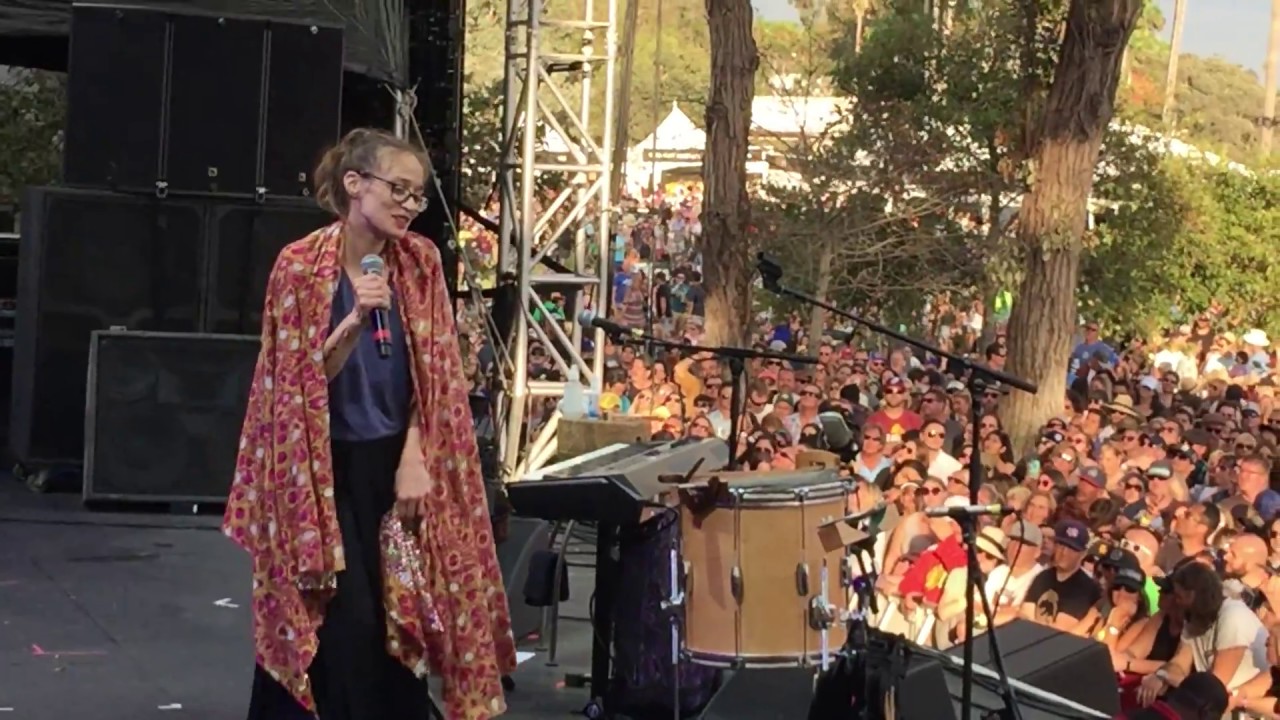 Fiona Apple covers It's Only Make Believe at Ohana Festival 2017