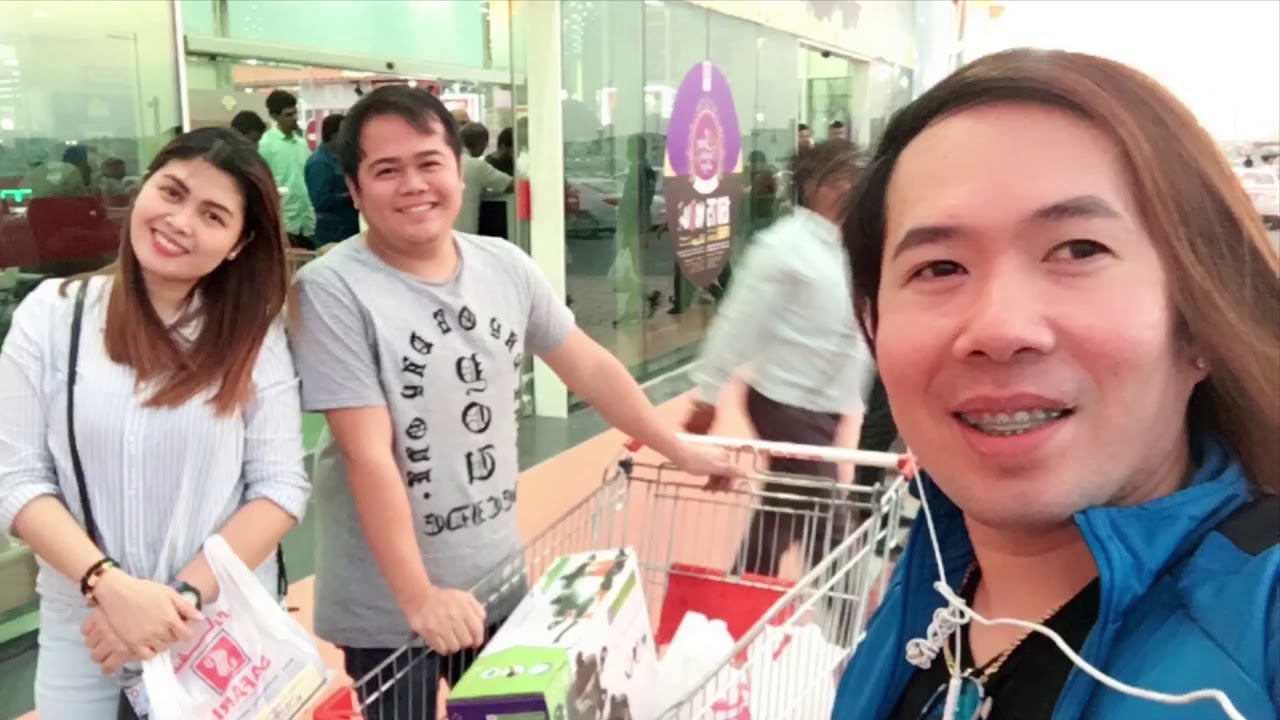 UNBOXING SELFIE STICK TRIPOD Safari Mall Doha Qatar Lanz Narvaez