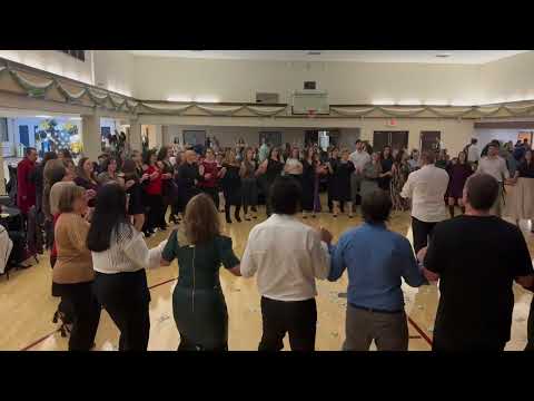 Ανθοδέσμη και υπόμνημα με αιτήματα από τον Κατσιγιάννη στη Διαμαντοπούλoυ