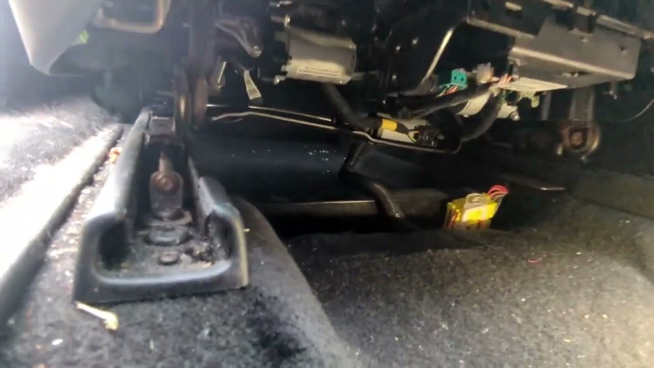 How to fix 2019 Jeep Cherokee power seat that only moves on one side.