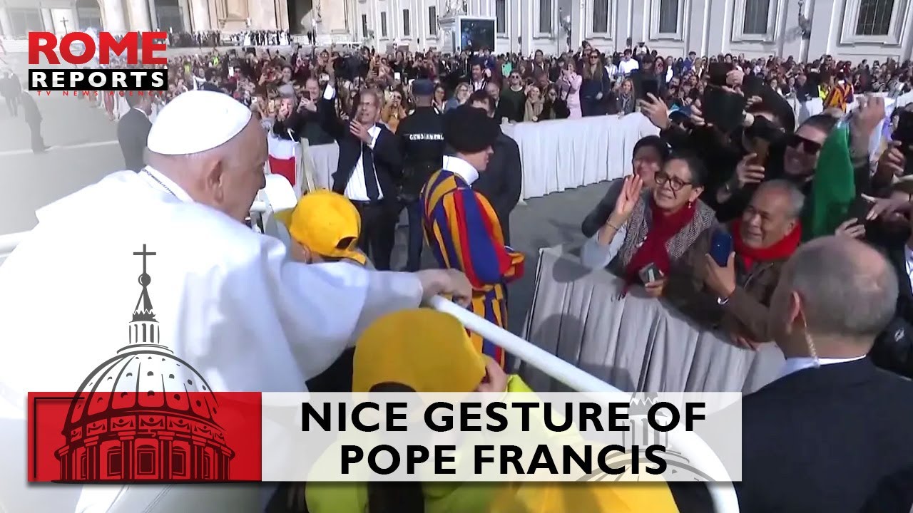 pope-francis-stops-popemobile-to-bless-couple-celebrating-50-years-of