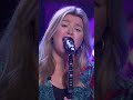 Kelly Clarkson covers the Gin Blossoms' “Found Out About You” | SPIN