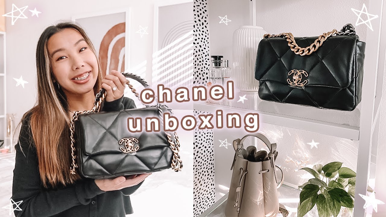 gold chanel 19 bag small