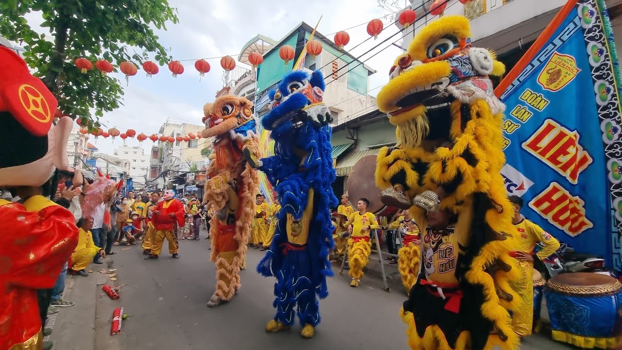 Đình Phong Phú Q8 thót tim Lân cam 2 lần trượt chân trên Mai Hoa Thung 