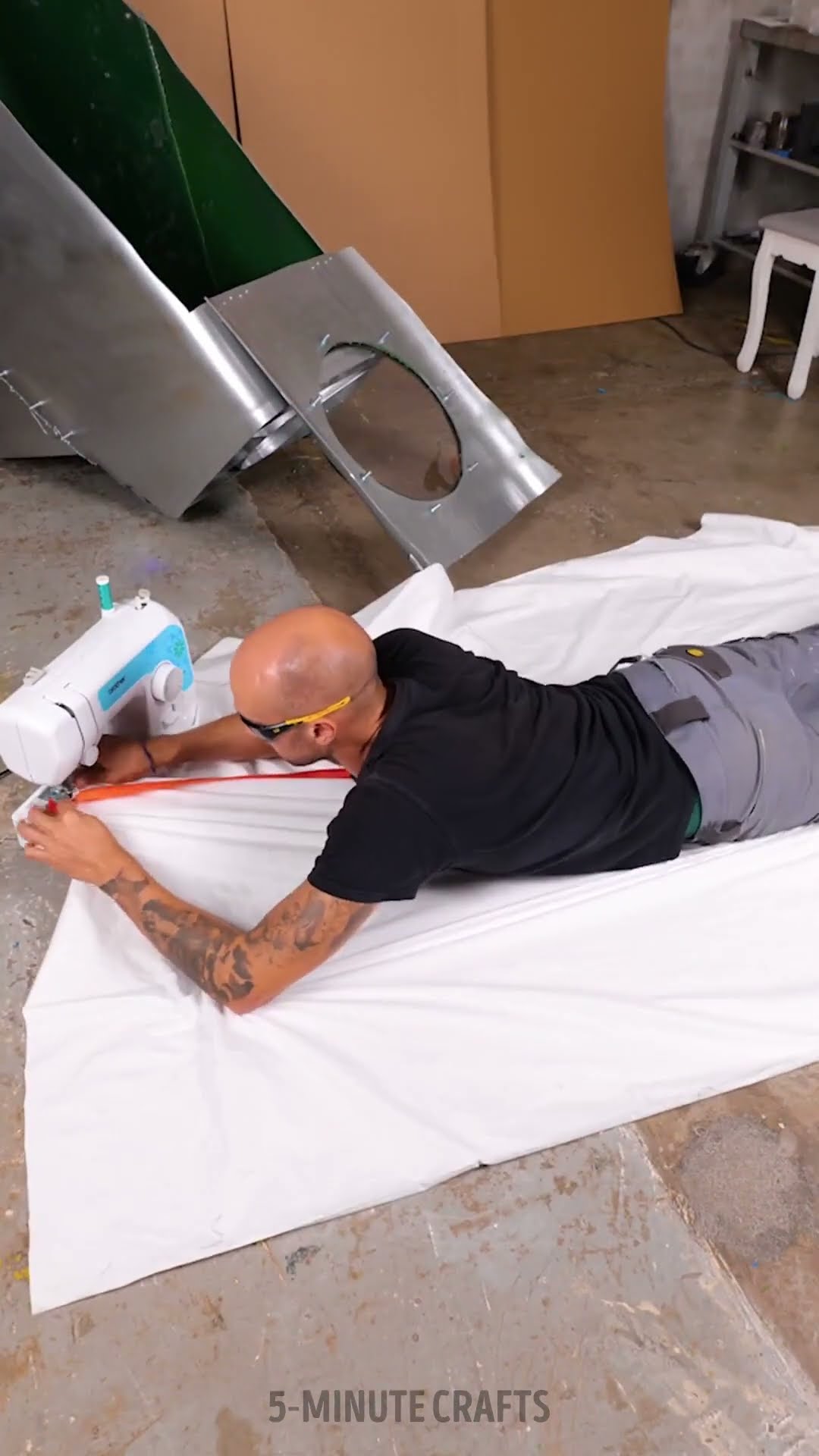 He turned the trashcan into a sleeping capsule for camping ⛺️