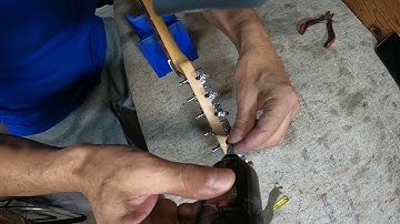 Fix Fender Telecaster / Stratocaster SEALED 2-Pin Guitar Tuners - How to Lube so They Turn Smooth!